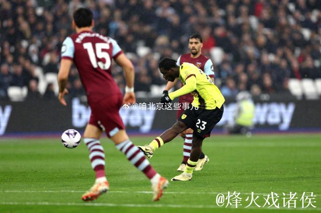 罗杰斯双响助维拉3-2逆转西汉姆联,马夫罗帕诺斯自摆乌龙 罗杰斯双响助维拉3-2逆转西汉姆联,马夫罗帕诺斯自摆乌龙